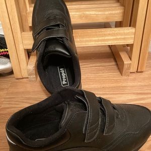 NWOT propet black Velcro sneakers size 8